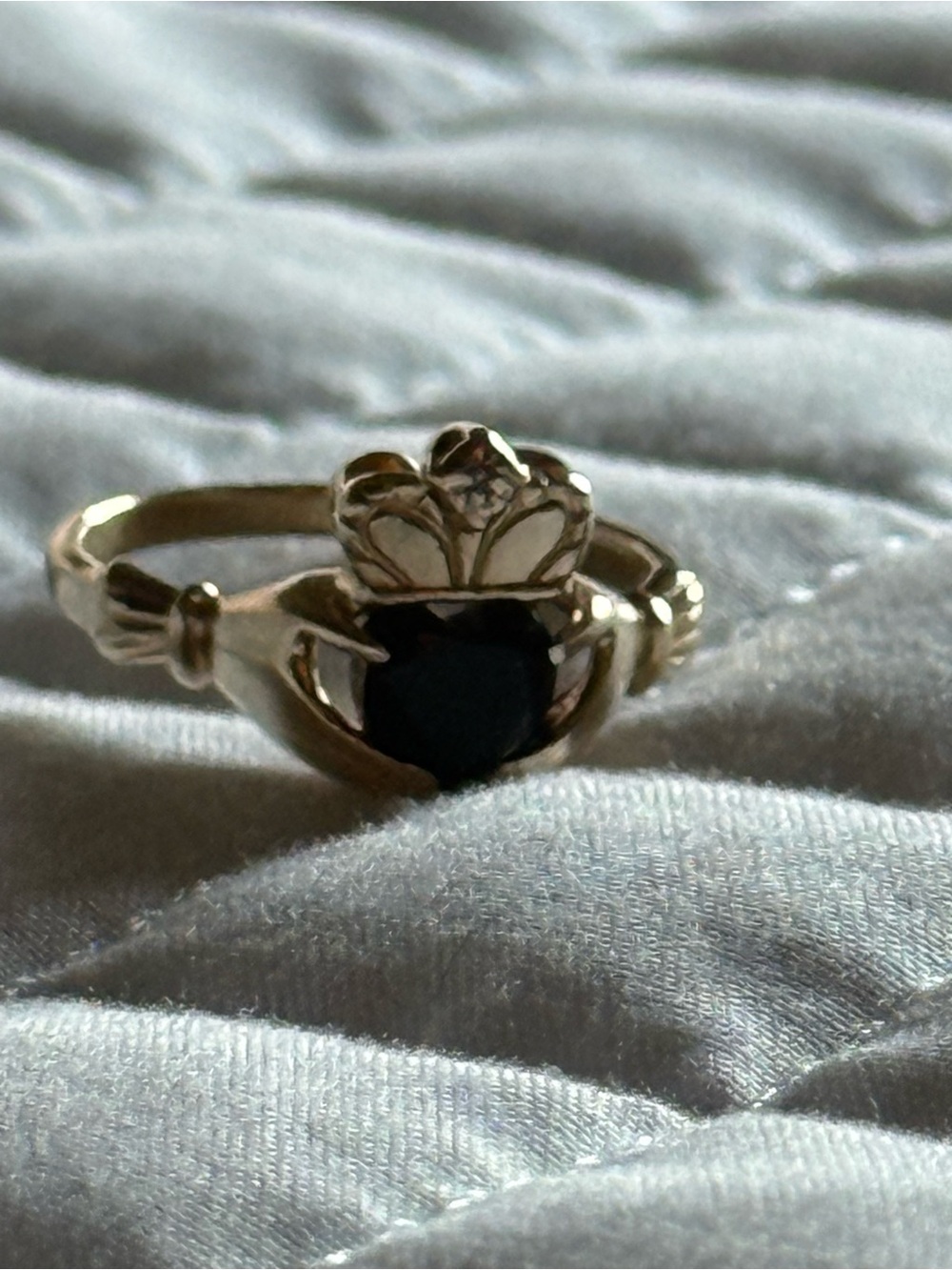 Vintage JED 10K Yellow Gold Claddagh Ring Black Heart Stone Sz 6.5 1990s